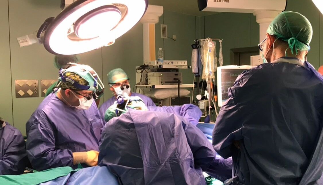 Vithas Valencia Consuelo, único hospital privado de la C. Valenciana que realiza una compleja cirugía de cáncer de esófago que combina toracoscopia y laparoscopia