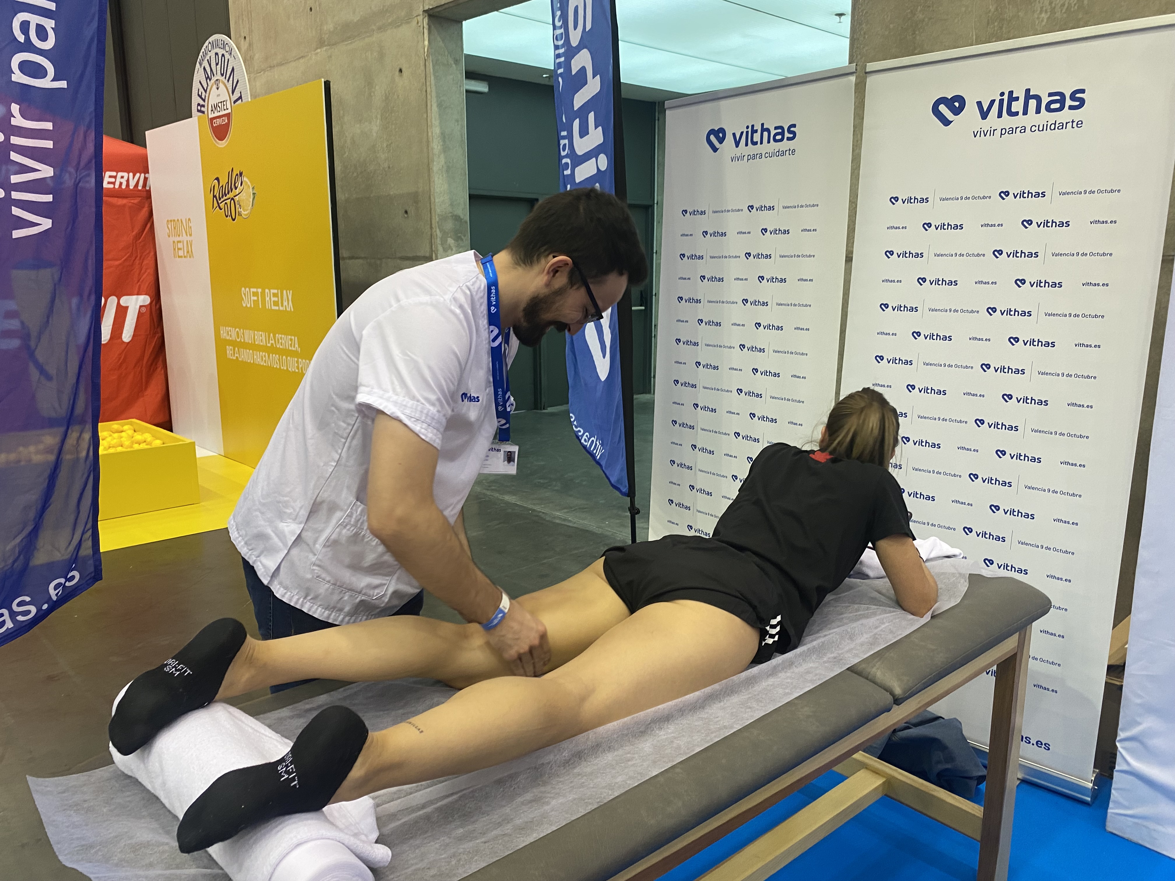 Vithas participa en la Expo 21K Feria Valencia con motivo del Medio Maratón Valencia Trinidad Alfonso Zurich