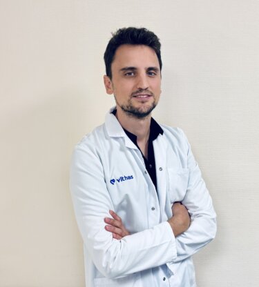 Dr. Abril García, Carlos