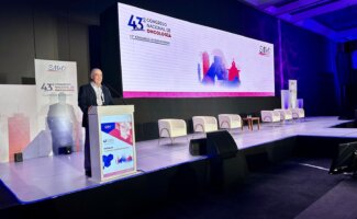 El Dr. Larrea, jefe de la Unidad de Oncología Radioterápica de Vithas Valencia Consuelo, participa en el 43º Congreso de Oncología en México