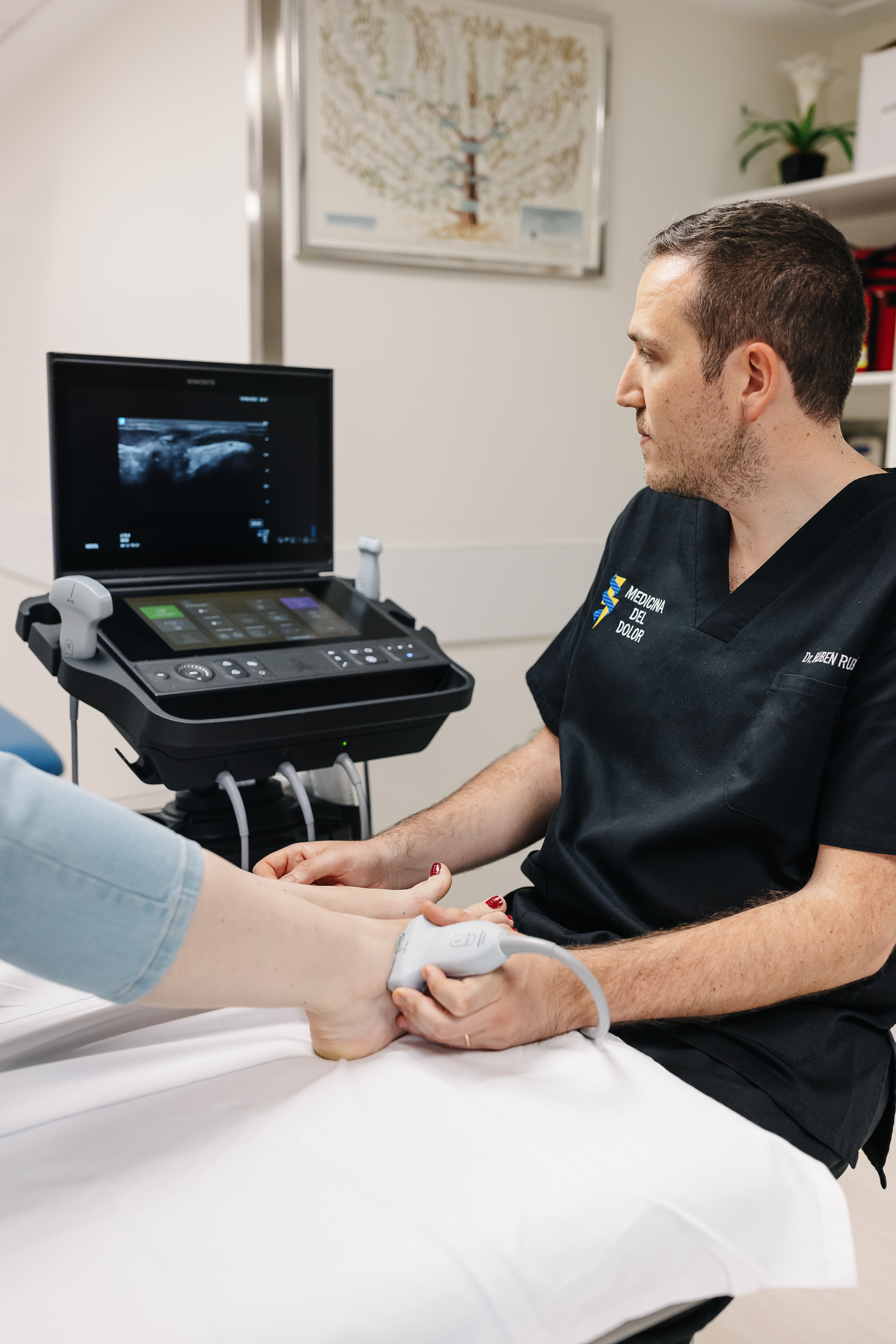 La Unidad del Dolor de Vithas Valencia aplica un tratamiento efectivo con radiofrecuencia para el dolor lumbar por artrosis
