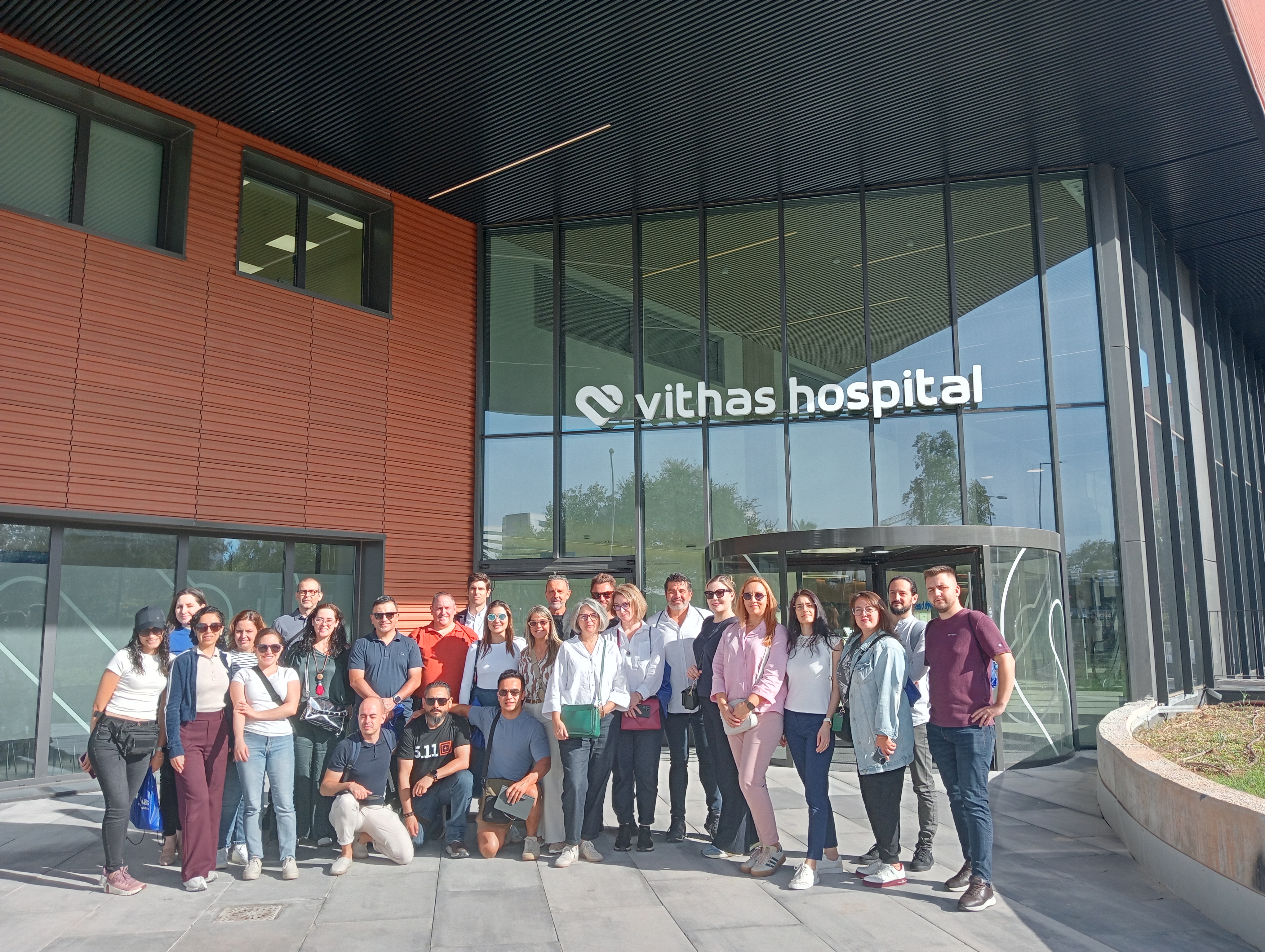 Profesionales internacionales visitan el Hospital Vithas Valencia Turia como referente de arquitectura hospitalaria sostenible