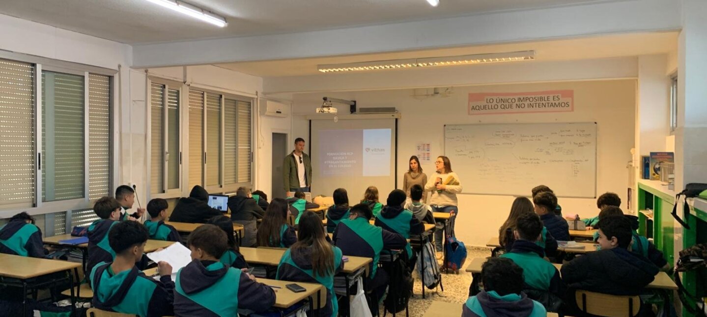 Los Hospitales Vithas en Alicante forman en primeros auxilios a  145  alumnos y docentes del  Colegio Santísimo Sacramento FEYDA   Los Hospitales Vithas en Alicante forman en primeros auxilios a  145  alumnos y docentes del  Colegio Santísimo Sacramento FEYDA