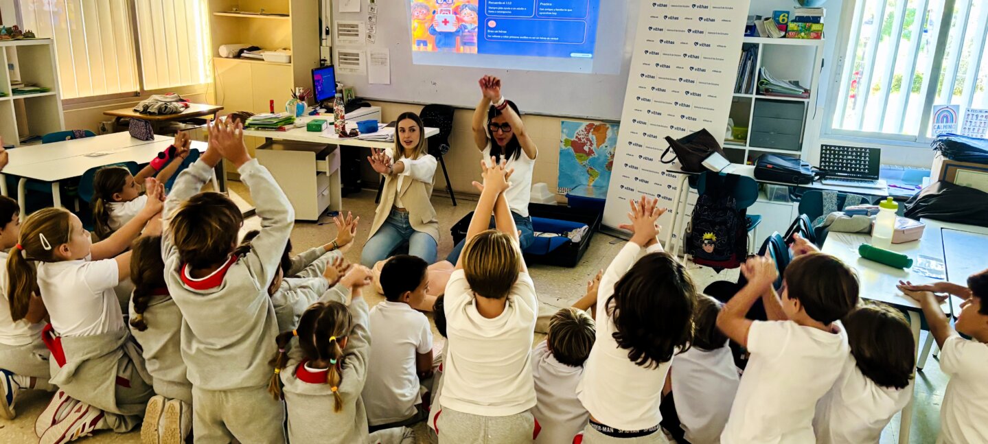 Vithas Valencia 9 de Octubre forma a más de 140 escolares del Edelweiss School en RCP y primeros auxilios