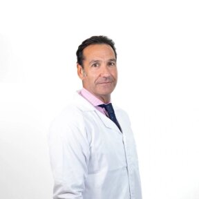 Dr. Antonio Sánchez-Granado Díez es especialista en Cirugía Ortopédica y Traumatología