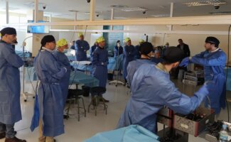 Traumatología de los hospitales Vithas Alicante forma en abordaje por vía anterior a una veintena de especialistas de otros centros Traumatología de los hospitales Vithas Alicante forma en abordaje por vía anterior a una veintena de especialistas de otros centros