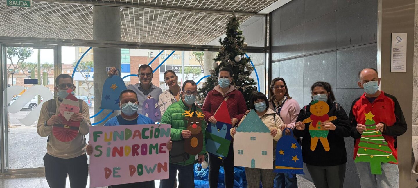 El Hospital Vithas Castellón colabora con la Fundación Síndrome de Down en una acción especial de decoración navideña El Hospital Vithas Castellón colabora con la Fundación Síndrome de Down en una acción especial de decoración navideña