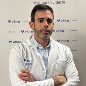 El Dr. Ismael Martínez López es especialista en Cirugía Ortopédica y Traumatología en el Centro Médico Vithas Nervión.