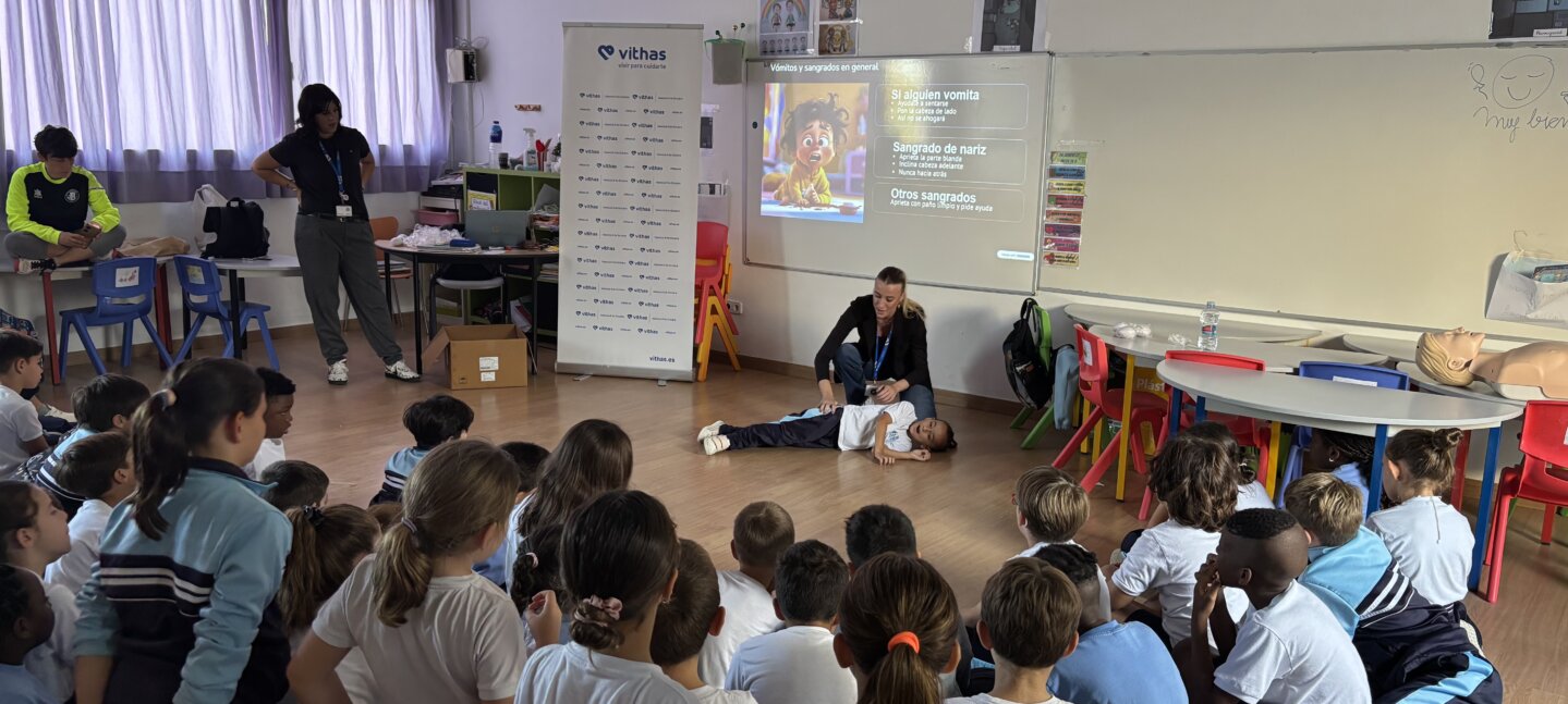 Vithas Valencia 9 de Octubre continúa con la formación en colegios de maniobras de reanimación cardiopulmonar y primeros auxilios Vithas Valencia 9 de Octubre continúa con la formación en colegios de maniobras de reanimación cardiopulmonar y primeros auxilios