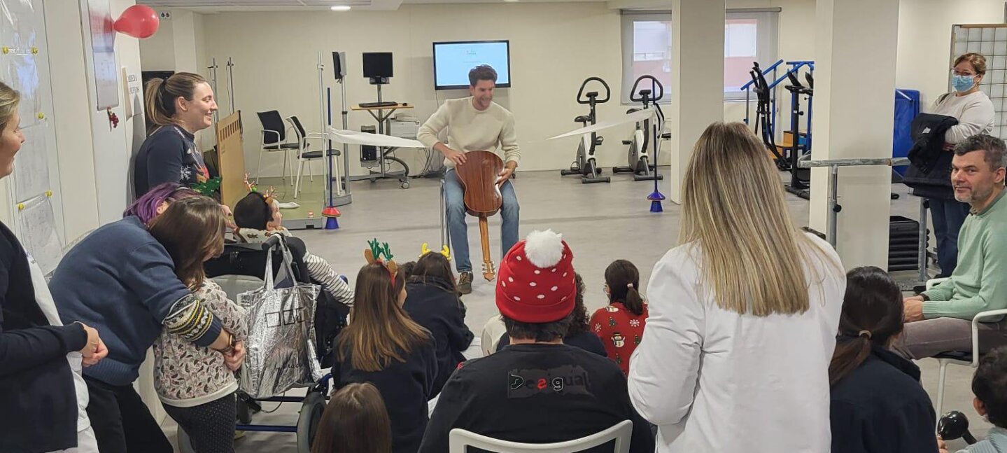 La música navideña llena de calidez la Unidad de Neurorrehabilitación del Hospital Vithas Valencia Consuelo