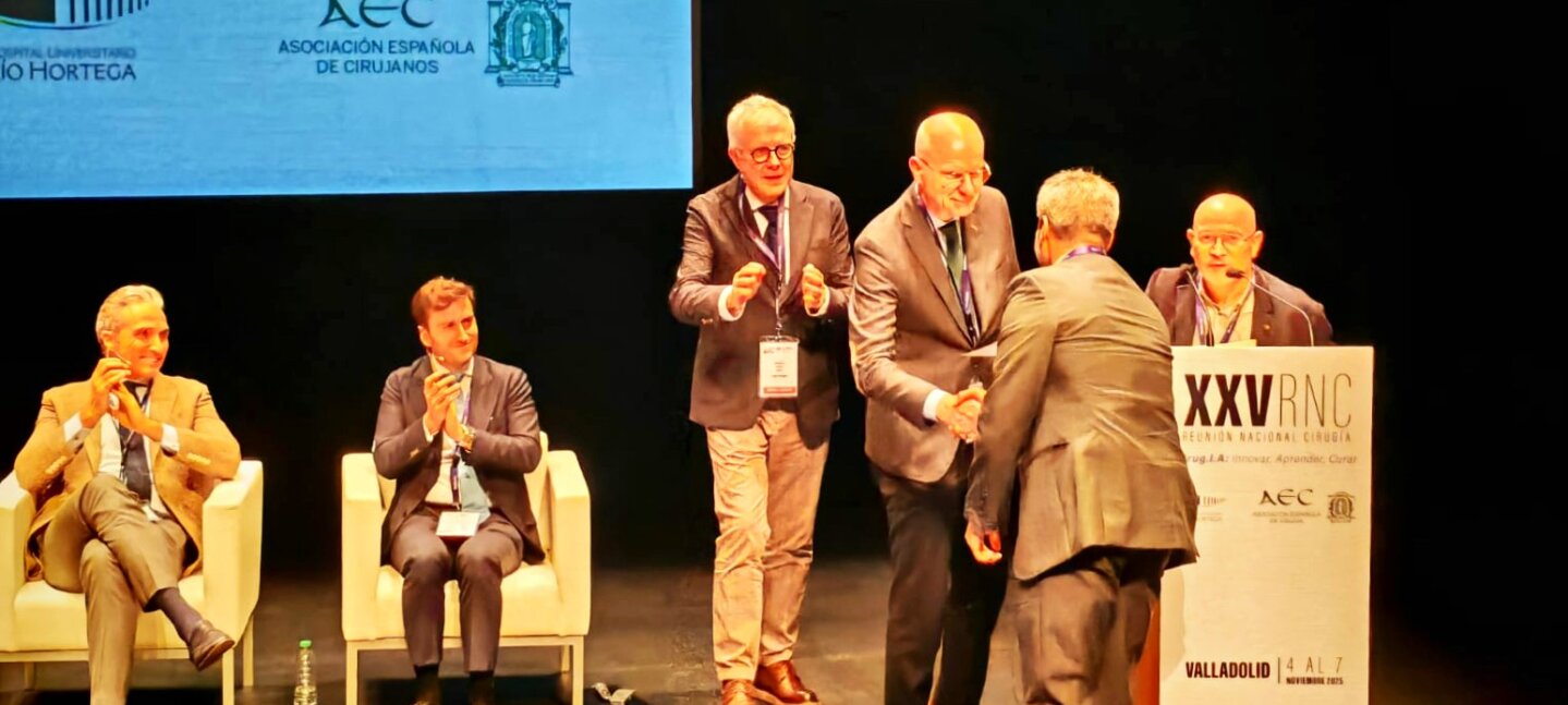 El Dr. Omar Carreño, cirujano de Vithas Valencia Turia, obtiene una prestigiosa certificación europea en cirugía de la pared abdominal El Dr. Omar Carreño, cirujano de Vithas Valencia Turia, obtiene una prestigiosa certificación europea en cirugía de la pared abdominal