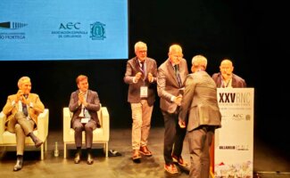 El Dr. Omar Carreño, cirujano de Vithas Valencia Turia, obtiene una prestigiosa certificación europea en cirugía de la pared abdominal El Dr. Omar Carreño, cirujano de Vithas Valencia Turia, obtiene una prestigiosa certificación europea en cirugía de la pared abdominal