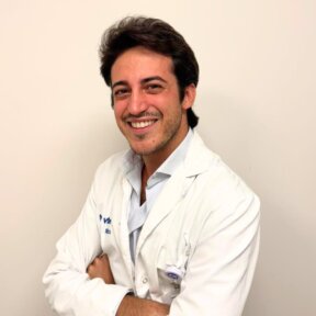 El Dr. Ramón Sendín Martín es especialista en Urología en el Hospital Vithas Sevilla.