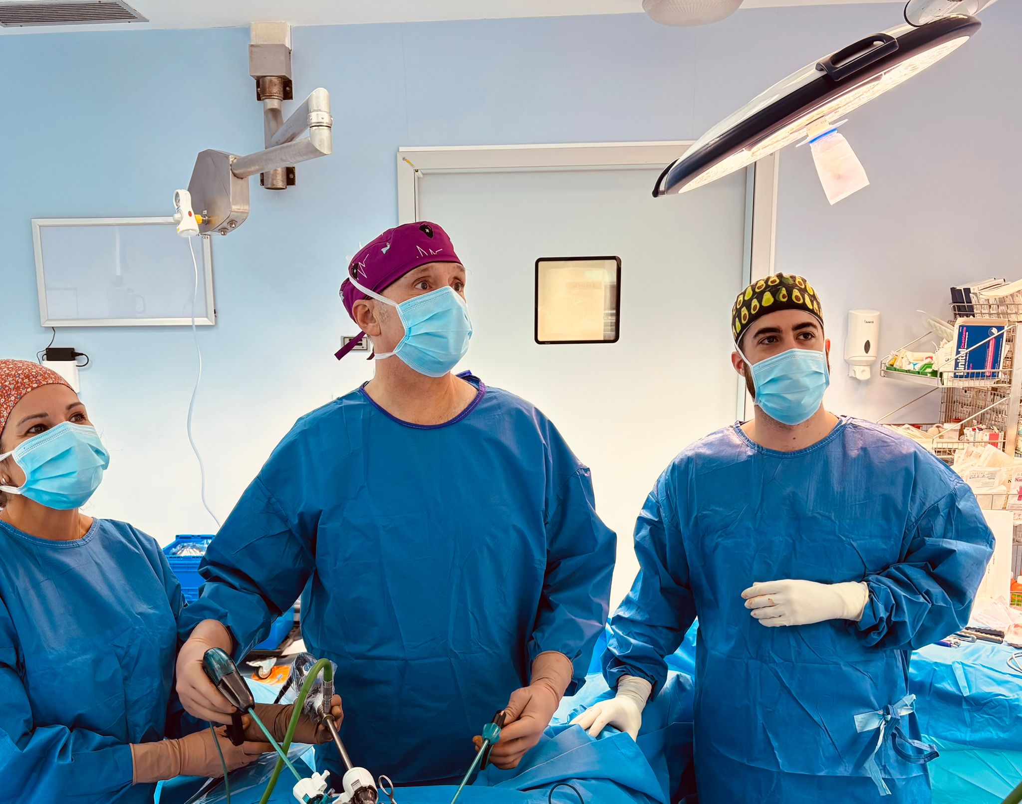 Vithas Almería, único hospital de Andalucía oriental y uno de los pocos de España en realizar cirugía de tiroides sin cicatriz visible