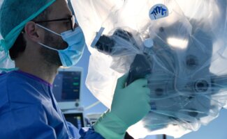 ¿Cuánto se tarda en volver a la normalidad tras una cirugía de hernia discal lumbar?