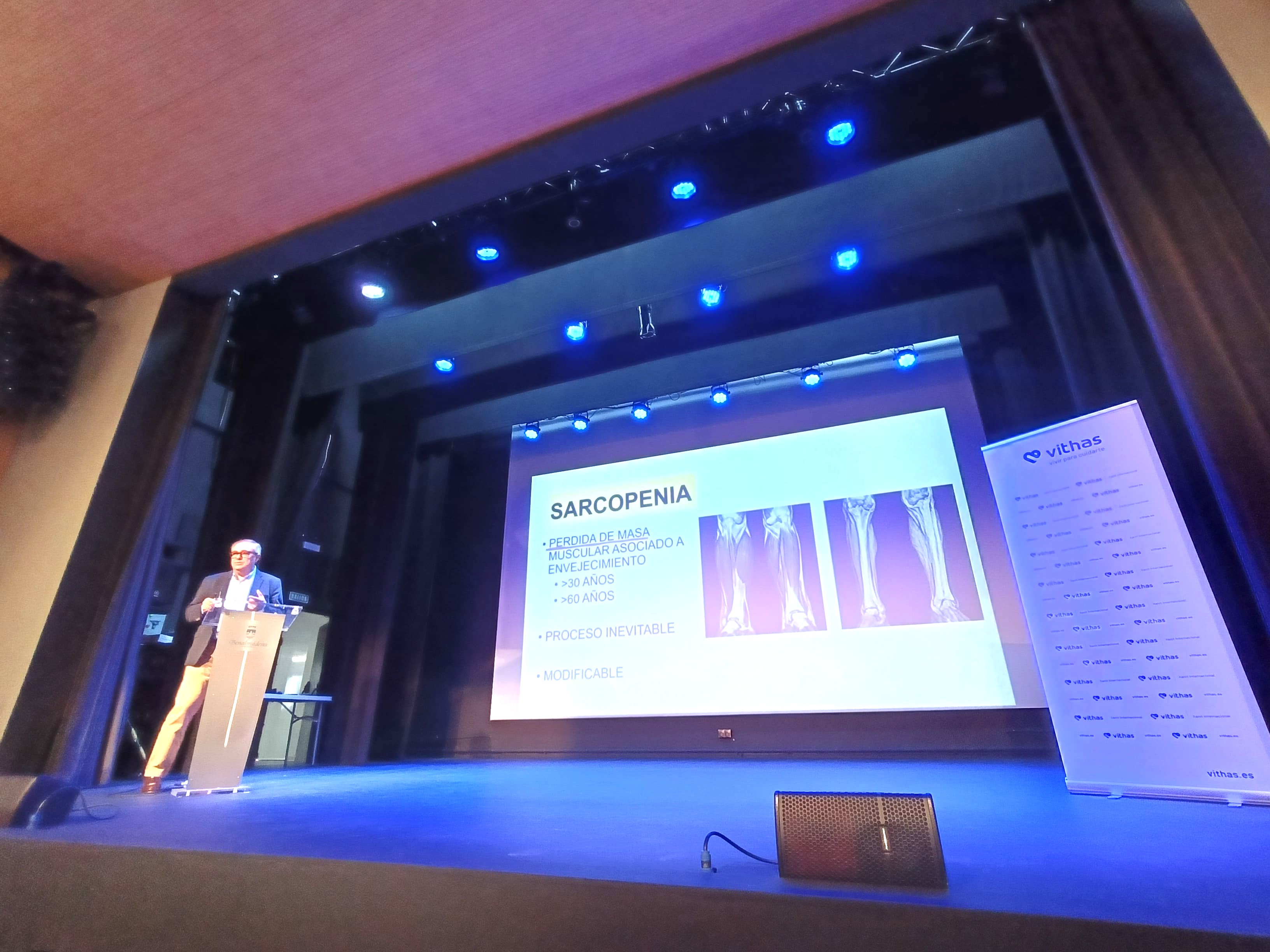 Más de cien mayores aprenden con el Hospital Vithas Xanit Internacional la importancia del ejercicio de fuerza para su salud