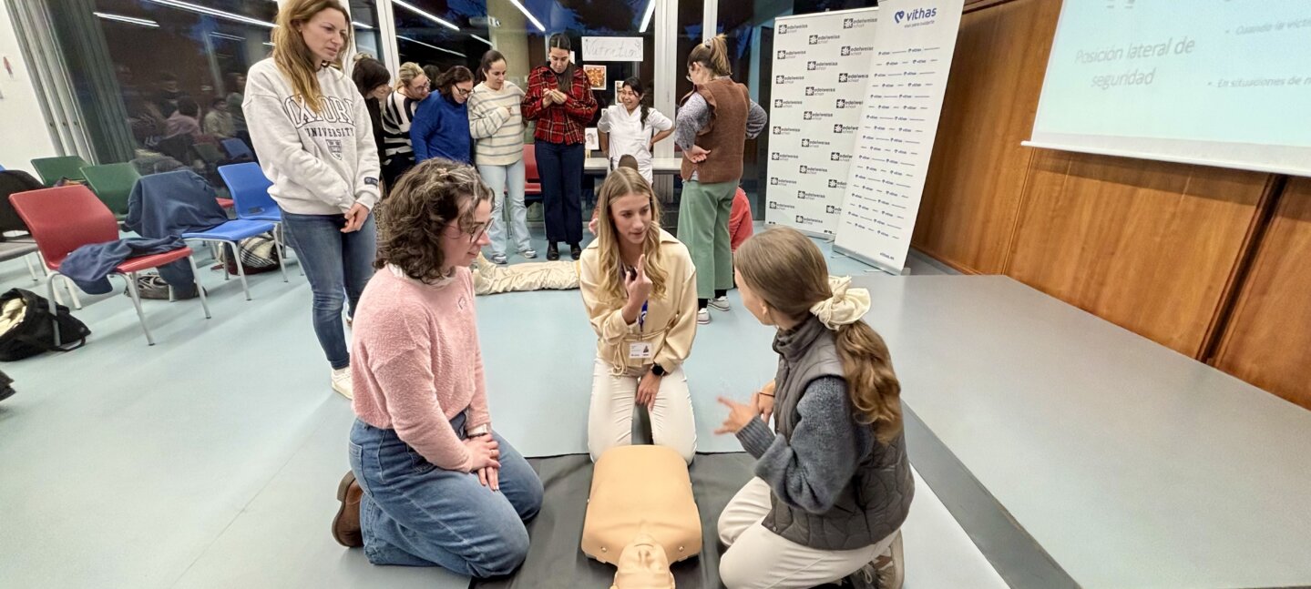 Vithas Valencia 9 de Octubre forma a profesores y personal no docente del Edelweiss School en RCP y primeros auxilios Vithas Valencia 9 de Octubre forma a profesores y personal no docente del Edelweiss School en RCP y primeros auxilios