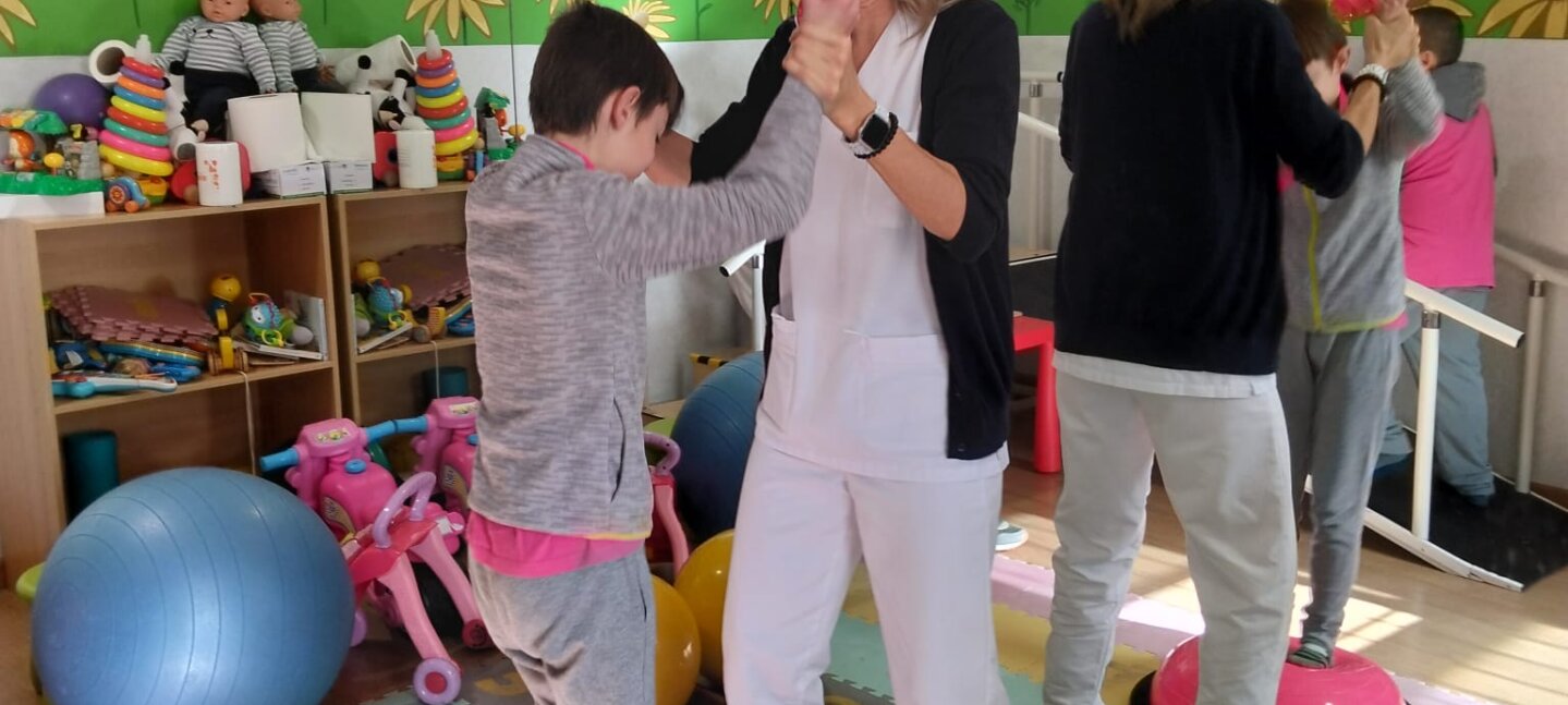 El Hospital Vithas Medimar fomenta la inclusión y la salud eliminando barreras para alumnos con autismo del CEIP Óscar Esplá