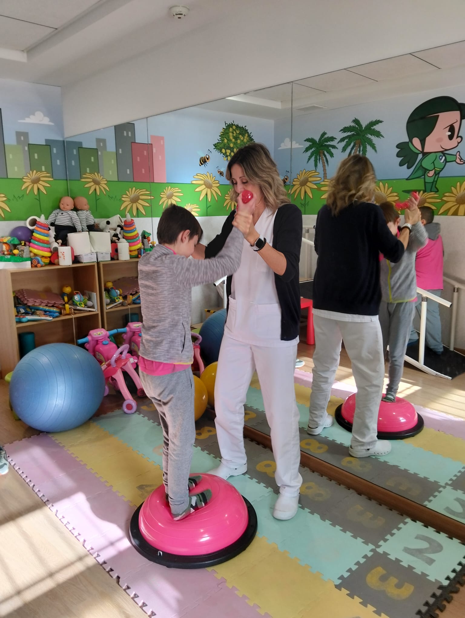 El Hospital Vithas Medimar fomenta la inclusión y la salud eliminando barreras para alumnos con autismo del CEIP Óscar Esplá