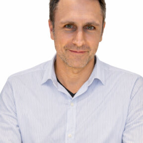 Dr. Alberto Fernández Zapata