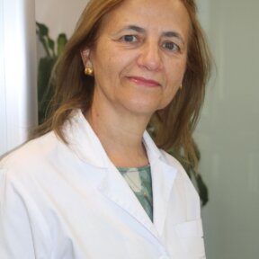 La Dra. M.ª Pilar Pradilla Gordillo es especialista en Cirugía Ortopédica y Traumatología en Vithas Sevilla