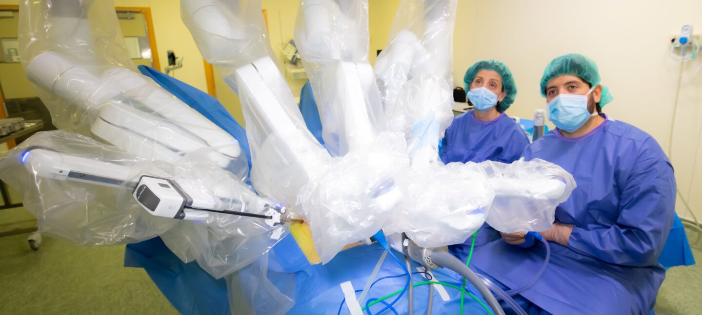 Vithas alcanza los siete robots quirúrgicos Da Vinci para avanzar en la seguridad y precisión de las cirugías complejas