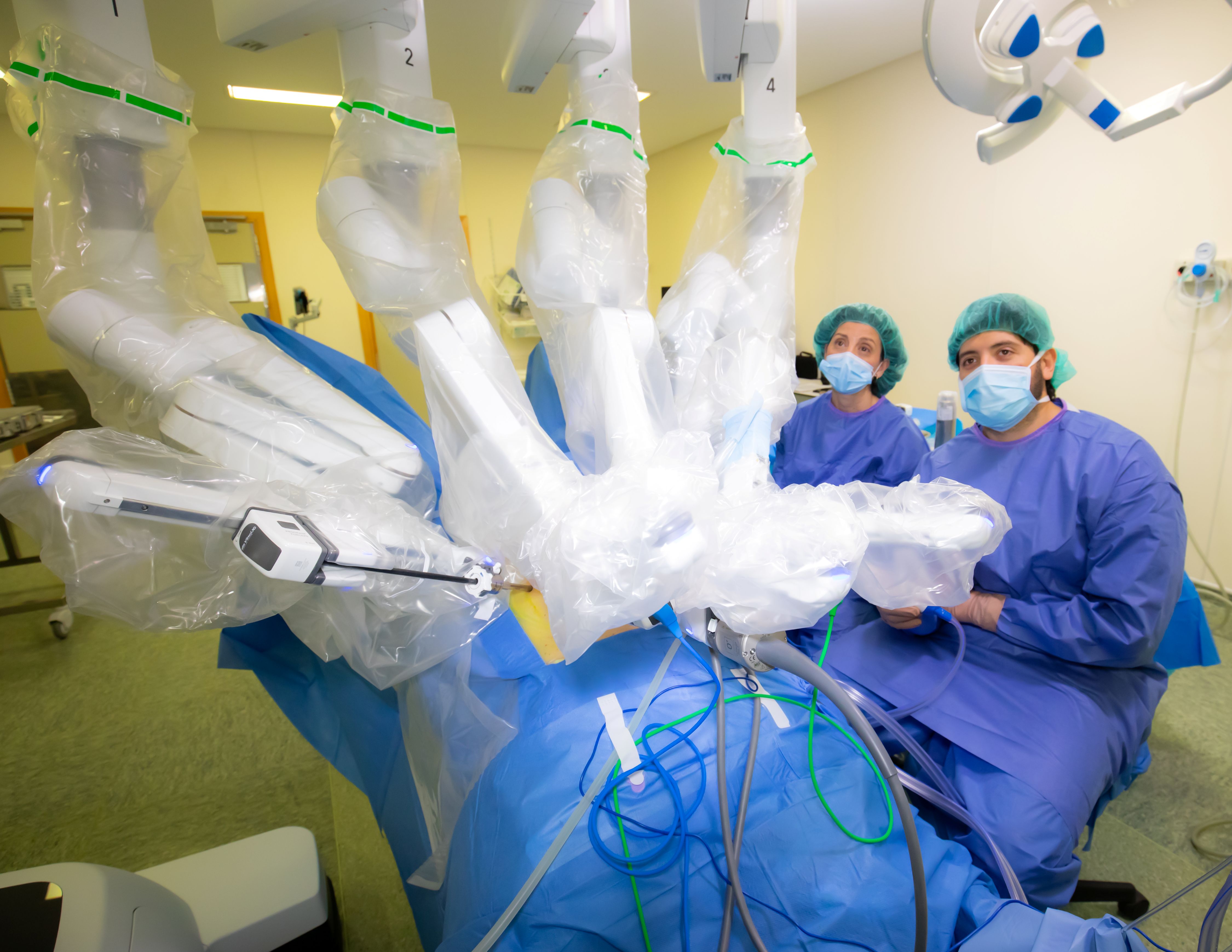 Vithas alcanza los siete robots quirúrgicos Da Vinci para avanzar en la seguridad y precisión de las cirugías complejas