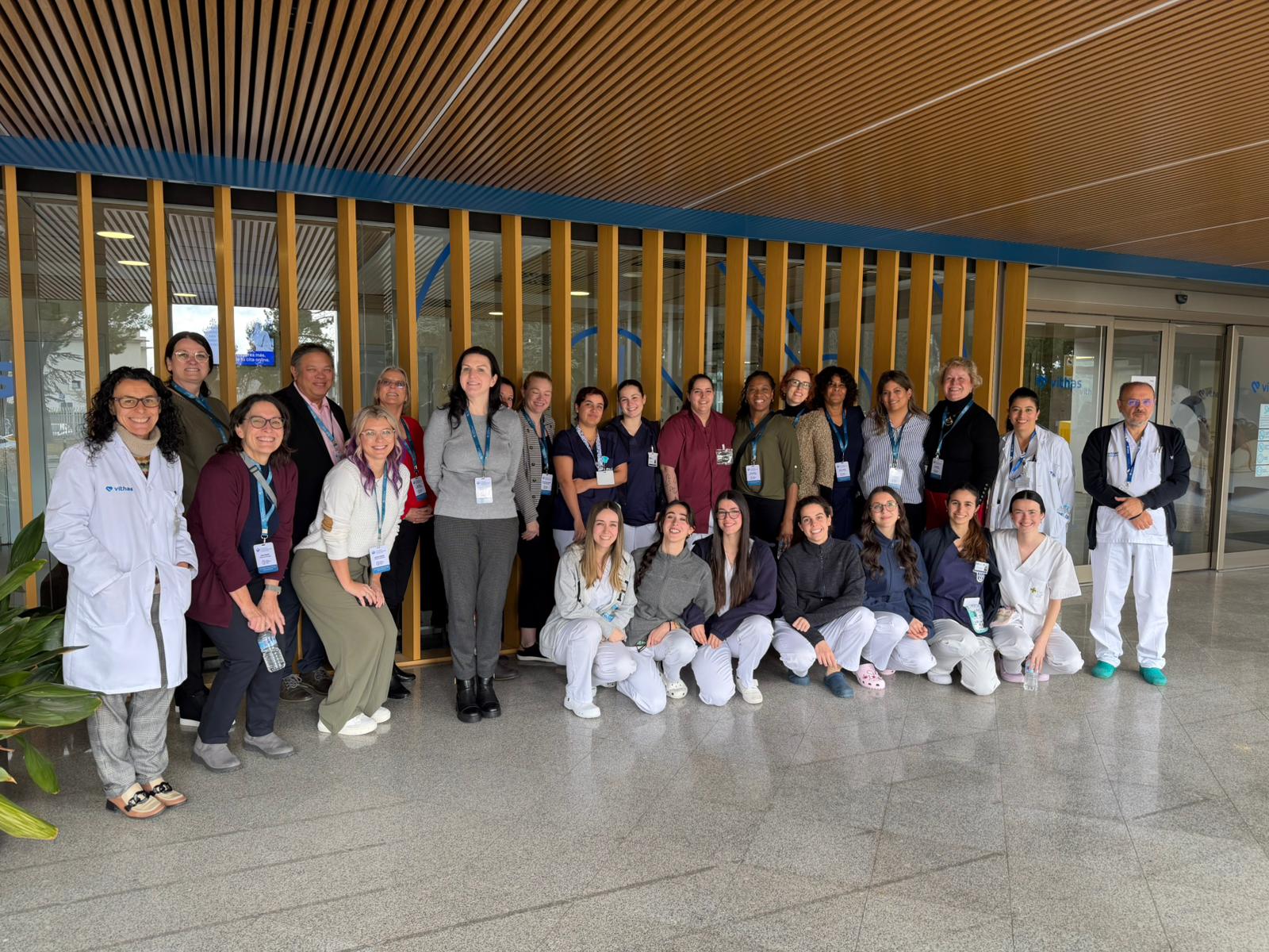 Vithas Madrid Aravaca recibe a la Asociación Nacional de Enfermeros Neonatales de Estados Unidos en una visita de intercambio profesional