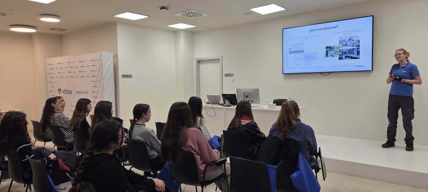 El Hospital Vithas Valencia Turia y Fundación ASTI impulsan las vocaciones científicas y técnicas entre niñas y jóvenes