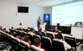 Tecnología y neurodesarrollo: el impacto de las pantallas en los jóvenes deportistas Tecnología y neurodesarrollo: el impacto de las pantallas en los jóvenes deportistas