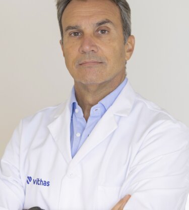 Dr. Mera Velasco, Santiago