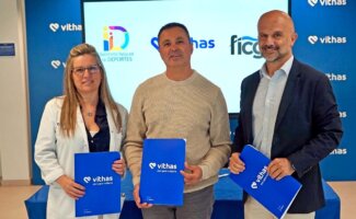 Vithas firma un acuerdo con la Federación Insular de Ciclismo y el Cabildo de Gran Canaria para velar por la salud de 100 jóvenes ciclistas