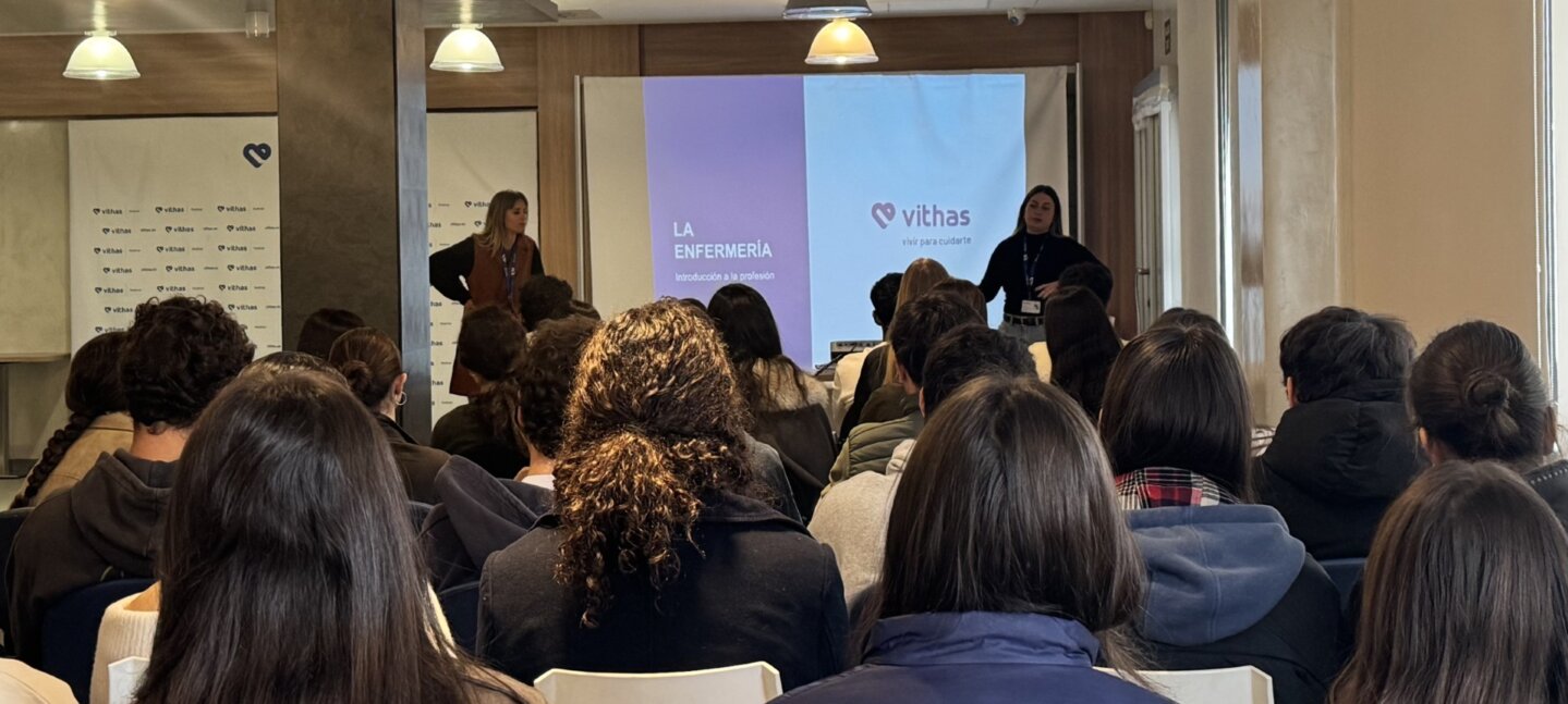 El Hospital Vithas Medimar acerca la labor asistencial a jóvenes en plena elección de futuro académico