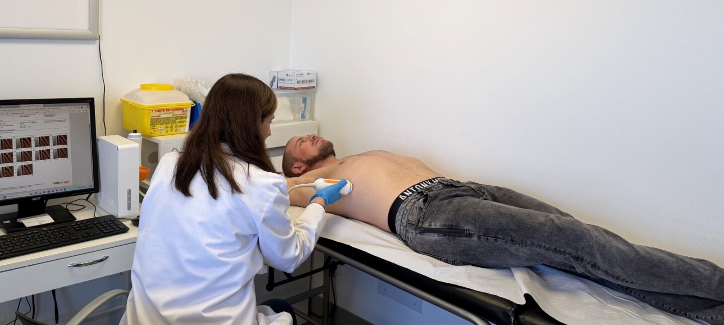 Vithas Madrid Aravaca impulsa la detección precoz de la fibrosis hepática a través de una prueba rápida y no invasiva