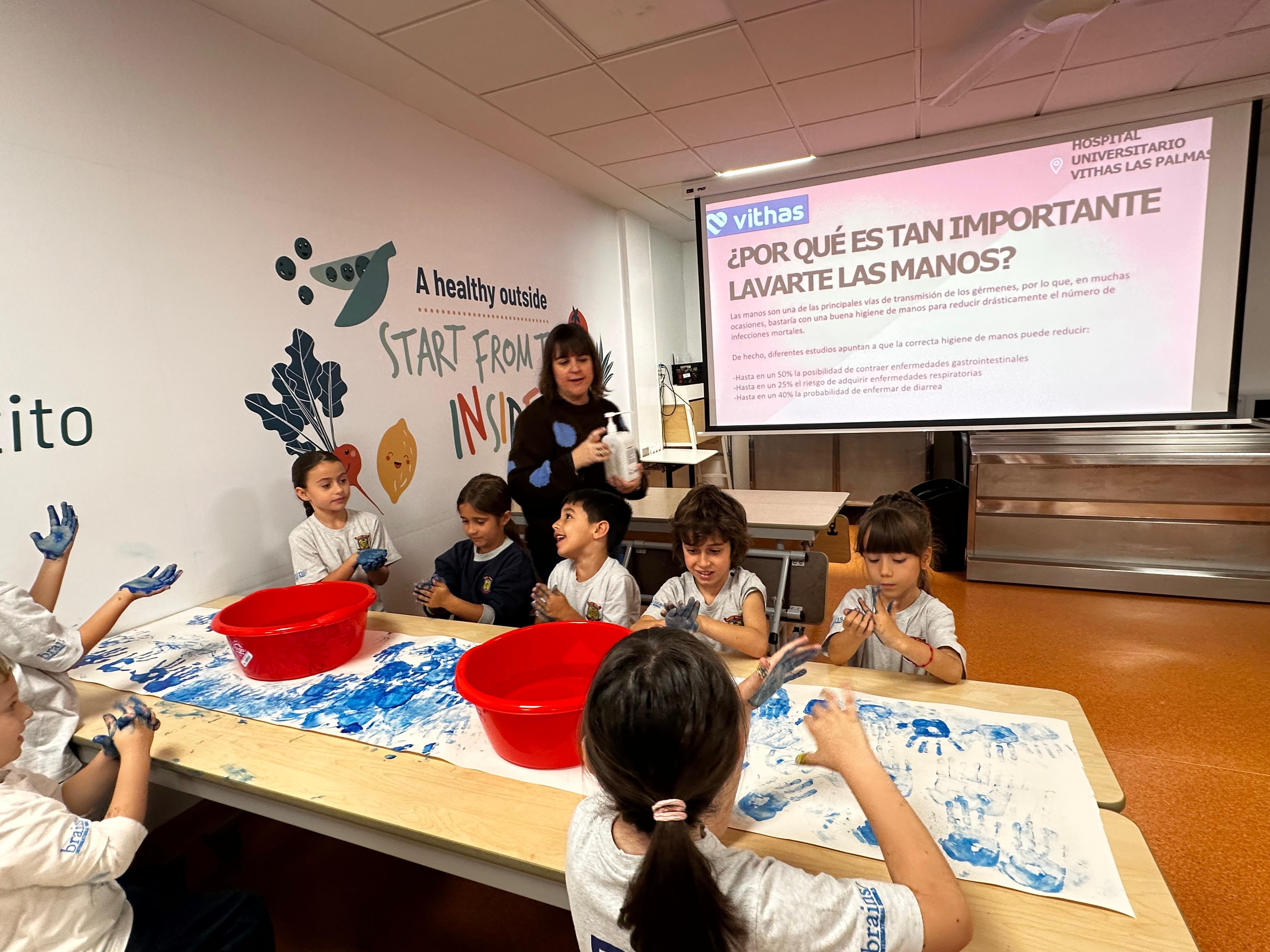 Vithas Las Palmas enseña a lavarse las manos a 150 escolares del Brains