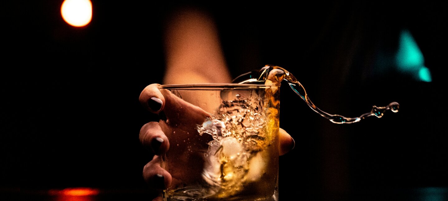 Expertos del Hospital Vithas Aguas Vivas advierten de que muchos adolescentes se inician en el consumo de alcohol en contextos festivos como las Fallas