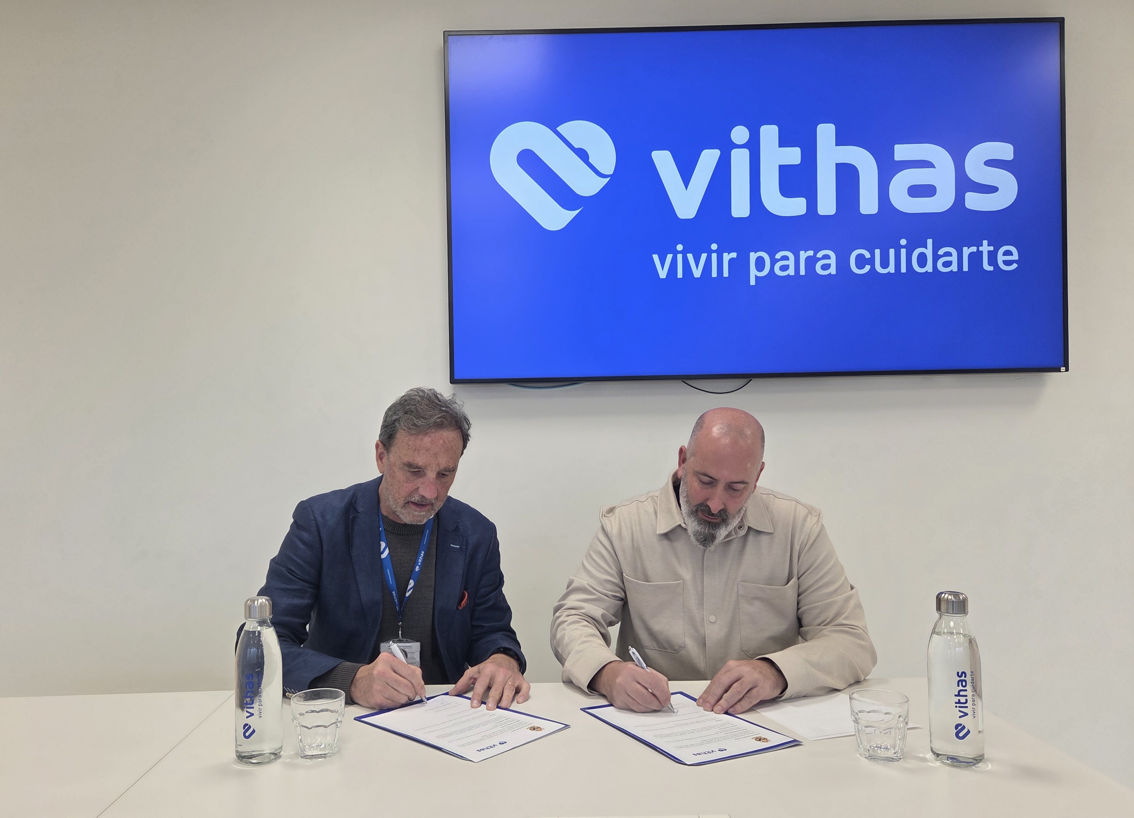 Vithas Valencia Turia y la Falla Turianova firman un acuerdo de colaboración para impulsar la vida social y comunitaria del barrio 