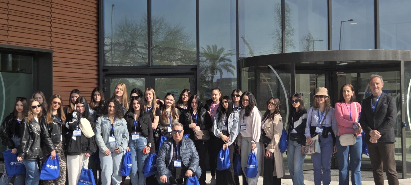 Estudiantes Erasmus de Grecia visitan el Hospital Vithas Valencia Turia para conocer oportunidades laborales en el ámbito sanitario