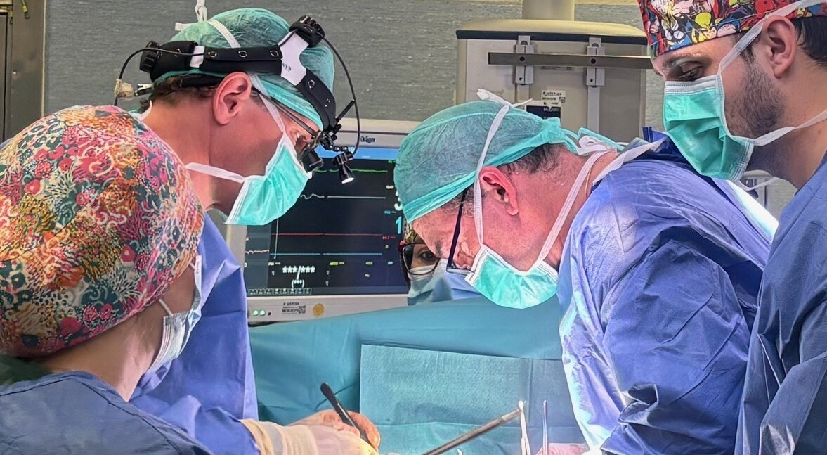 El Hospital Vithas Xanit Internacional celebra 20 años de su apertura y de su primera cirugía cardíaca con una jornada conmemorativa