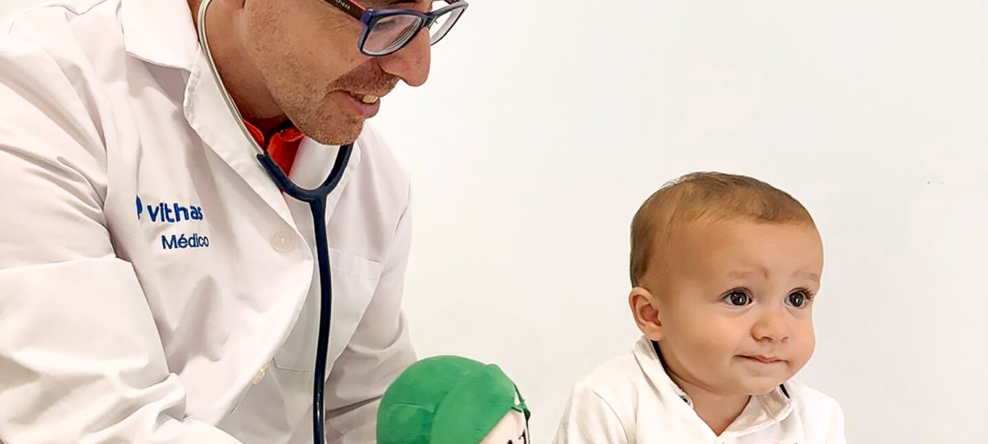 Los hospitales Vithas Xanit Internacional y Vithas Málaga impulsan un taller para mejorar la humanización pediátrica en urgencias