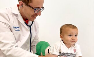 Los hospitales Vithas Xanit Internacional y Vithas Málaga impulsan un taller para mejorar la humanización pediátrica en urgencias