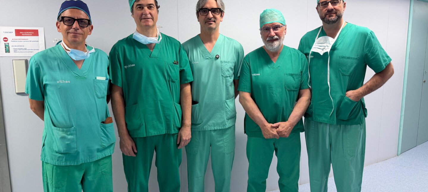 El Dr. Diego González Rivas lidera en Vithas Madrid Aravaca la extirpación de un tumor gigante de 1,3 kilos con 40 años de evolución