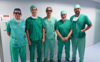 El Dr. Diego González Rivas lidera en Vithas Madrid Aravaca la extirpación de un tumor gigante de 1,3 kilos con 40 años de evolución