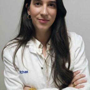 Lucía Martínez Hernández es especialista en Psicología en Sevilla en el Centro Médico Vithas Nervión