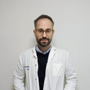 El Dr. Emilio José López Sánchez es especialista en Psiquiatría en el Hospital Vithas Sevilla.