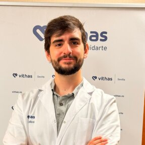El Dr. González Sarmiento es especialista en Neurología en el Hospital Vithas Sevilla