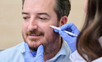 La demanda de bótox en hombres crece impulsada por la naturalidad y la medicina estética personalizada