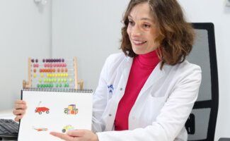 Neuropediatría de Vithas Madrid La Milagrosa señala cómo ayuda la lectura en papel a un cerebro en desarrollo