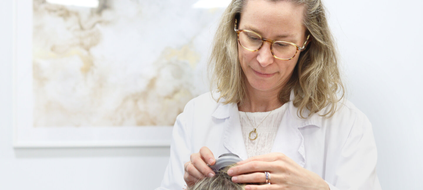 Dermatología de Vithas Madrid La Milagrosada las claves para frenar la alopecia femenina tras la menopausia