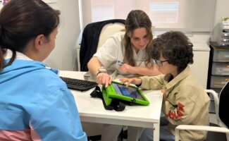 Vithas Valencia Consuelo destaca el papel de las familias como motor en el desarrollo de niños con autismo